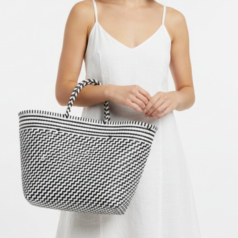 TRUSS Large Woven Tote Bag – White & Black |